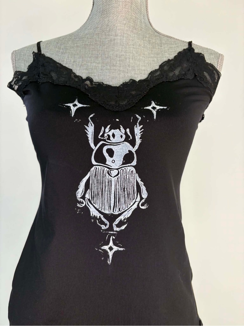 Smart Set Black Lace-Trim Beetle Graphic Camisole upclycled